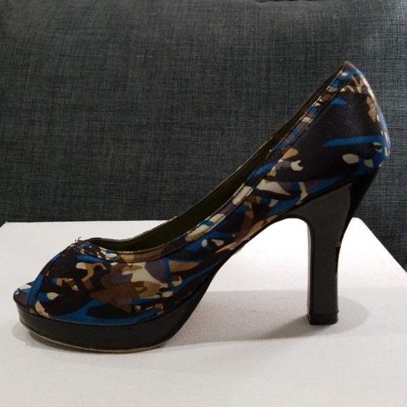 DONATED. Satin peep toe Madden Girl heels - Picture 4 of 8